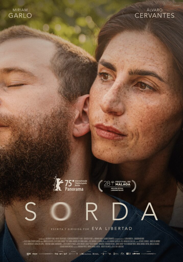 poster sorda. une femme et un homme, tête contre tête, l'homme a les yeux fermés